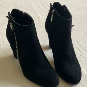 Woman’s Sam Edelman side black booties size 6